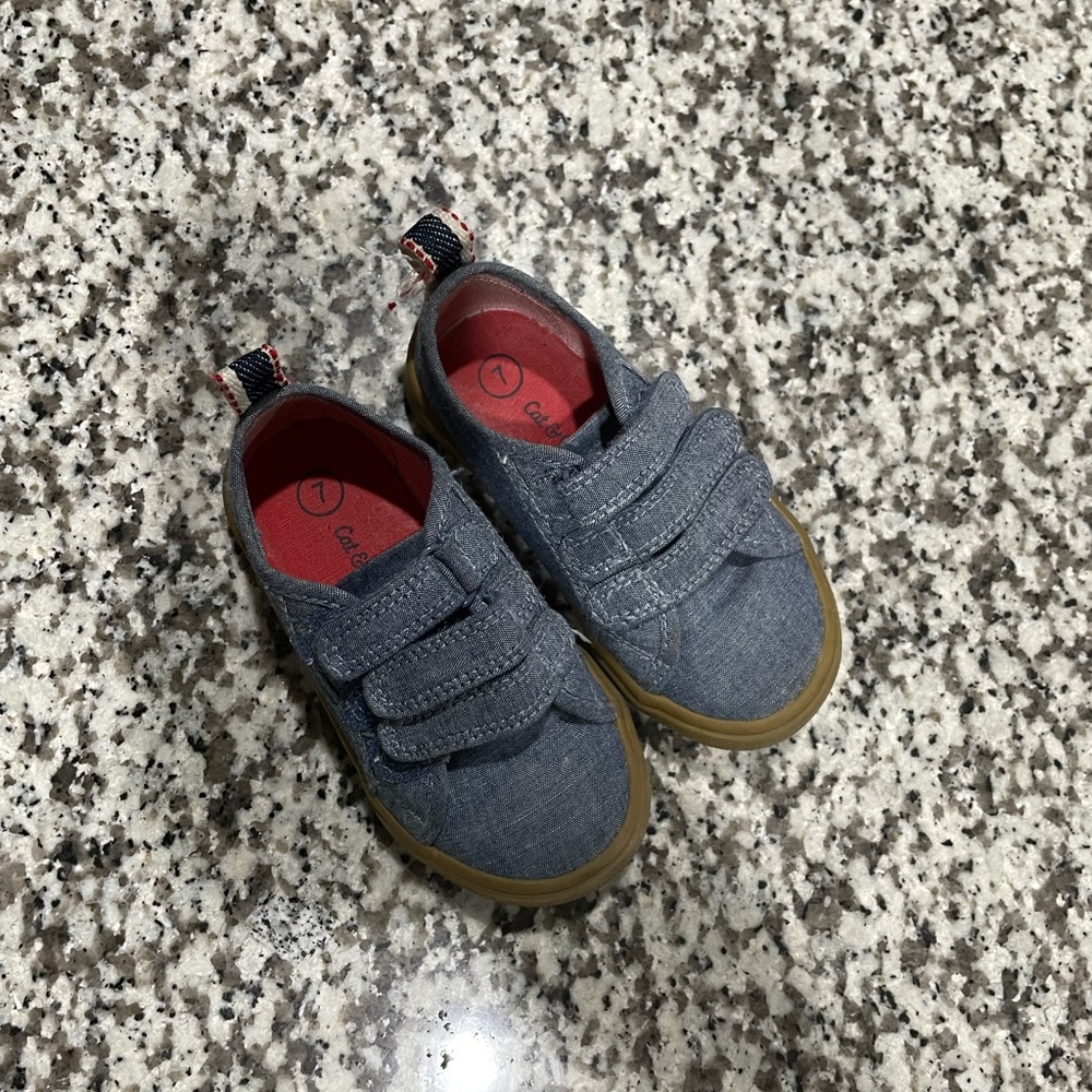Cat & Jack Chambray toddler sneaker shoe